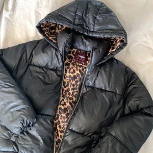 Black cropped puffer jacket